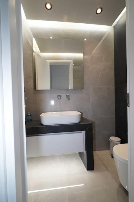 Brand New 3Br With 2 Bathrooms Marousi Apartment Athens Exterior photo
